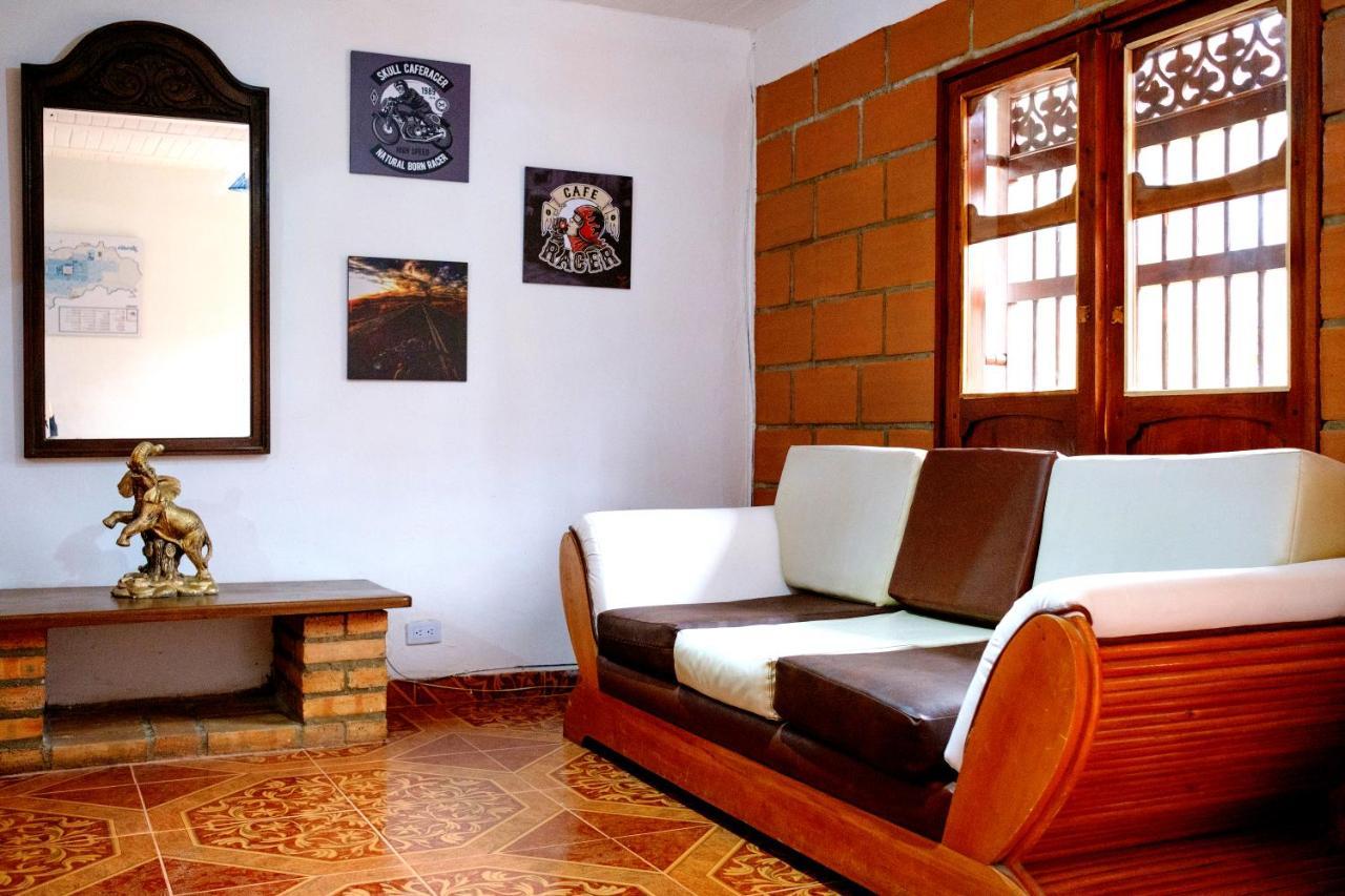 Cafe Racer Hostel คาร์ดิน ภายนอก รูปภาพ